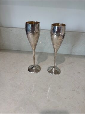 Set of 2 Silver-Tone Champagne Flutes - Sleek Stemware